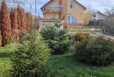 Casă cu 7 camere cu Teren 1520 Mp în Central - 4