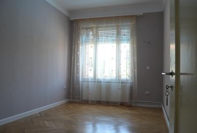 Apartament cu 4 camere, suprafata de 135 mp, garaj si beci in inima orasului - 8