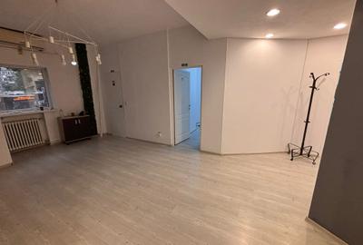 Spatiu activitati | Birou | 3 camere | Salon  | Sediu - 8