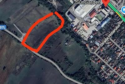 Teren de 5800 mp, în Central