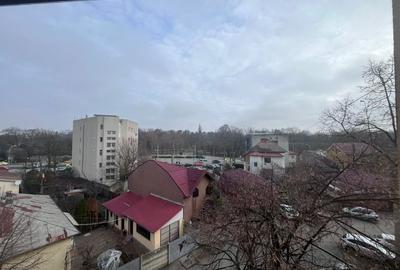 Apartament cu 3 camere decomandat, mobilat în 1 Mai - 10