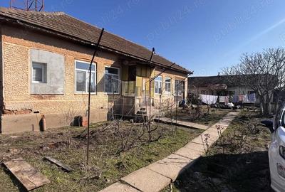 Casă cu 5 camere cu Teren 700 Mp în Goicea - 9