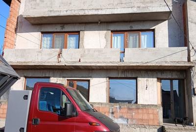 Casă cu 4 camere în Giarmata