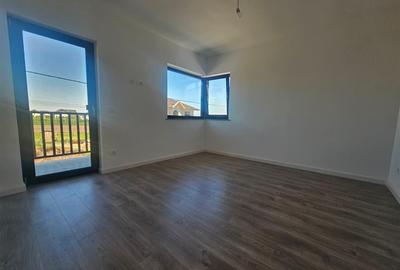 Duplex cu 4 camere cu Canalizare în Ipotești - 6