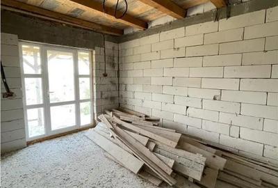 Casă cu 4 camere cu Teren 1600 Mp în Malcoci - 8