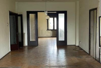 Apartament cu 4 camere decomandat în Cișmigiu