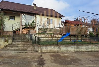 Casă cu 5 camere cu Teren 758 Mp în Central - 9