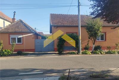 Casa de vanzare centrul orasului Curtici