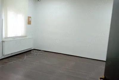 Spațiu comercial, de 550 mp, în Steaua - 5