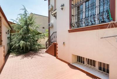 Casă cu 7 camere cu Teren 280 Mp în 1 Mai - 1