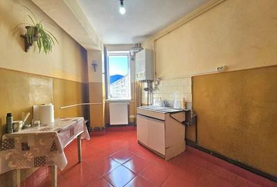 Apartament cu 4 camere decomandat în Central - 1