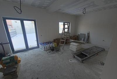 Casă cu 4 camere cu Teren 320 Mp în Central