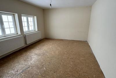 Casă cu 4 camere cu Teren 8300 Mp în Gălbinași - 5