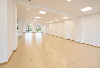 Spațiu comercial, de 192 mp, în Tractorul - 4