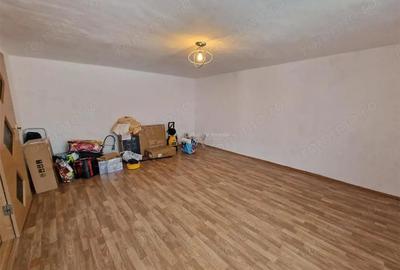 Resita Apt.Etj.1 Curte Comuna - 2