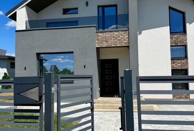 Vila de vanzare cu design deosebit in cartierul Bucium - 33