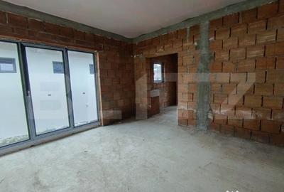 Casă cu 3 camere cu Teren 500 Mp în Central - 1