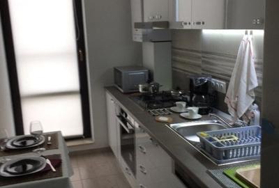 Apartament cu 78 camere semidecomandat, mobilat în Aviației