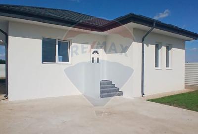 Casă cu 3 camere cu Teren 273 Mp în Crevedia