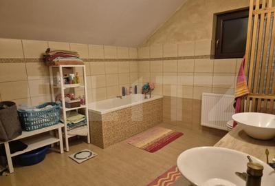 Vila superba de vanzare in Bardesti, 240 mp, 636 mp teren - 1