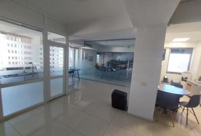 Centru - Bd. Mamaia , spatiu IDEAL BIROURI in cladire reprezentativa , 240 mp. - 11