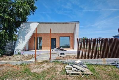 Casă individuală cu 3 camere în Berceni