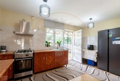 Casă cu 5 camere cu Teren 5000 Mp în Budeasa - 4