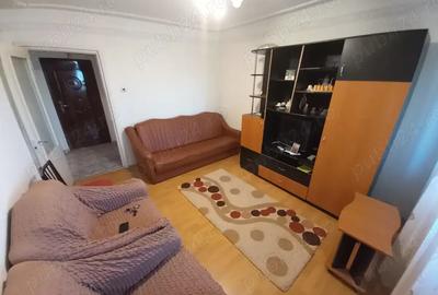 Inchiriez apartament trei camere micro 14