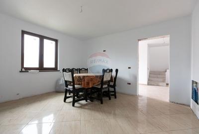 Casa / Vila cu 5 camere de vanzare, strada George Enescu, zona Tache - 11