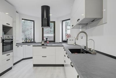 Vila cu piscina - Drumul Taberei - Prelungirea Ghencea - str Maracineni - 17