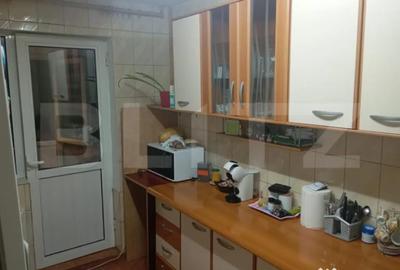 Apartament cu 2 camere decomandat în Micro 6 - 8