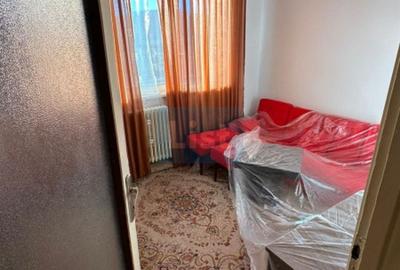 Apartament cu 3 camere semidecomandat în Micro I - 6