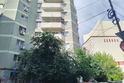Universitate, Teatrul National, bloc an 80 - 3