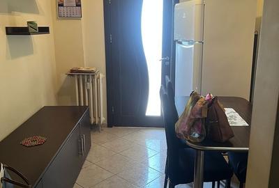 Apartament cu 2 camere decomandat în Sărari