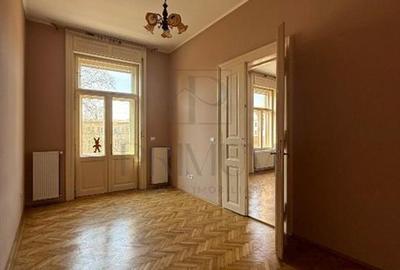Apartament cu 5 camere decomandat în Sinaia - 9