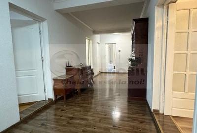 Vilă cu 4 camere moderne si curte - Copou - 1.250€/lună - 12