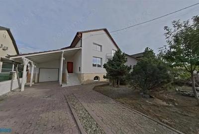 Inchiriez casa cu 6 camere mari si teren de 1400 mp - 1