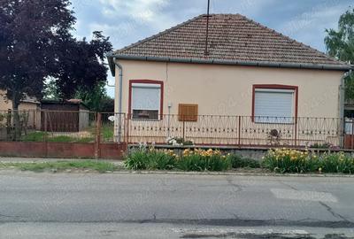 Vand casa in Ungaria la 25 km de vama Bors