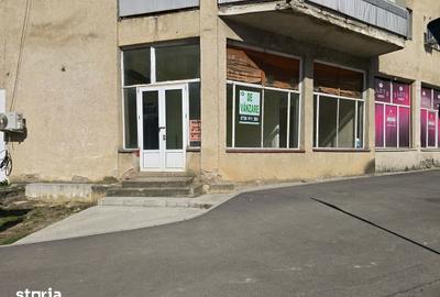 Spațiu comercial, de 80 mp, în Central - 4