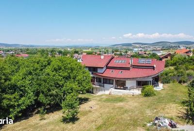 Casă cu 6 camere cu Teren 3259 Mp în Sângeorgiu de Mureș