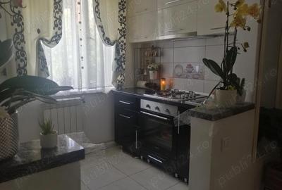 Persoana fizica, vand apartament cu doua camere, etaj 2. - 4