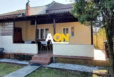 1/2 Duplex 4 camere cu garaj 462 mp teren la asfalt zona Centru - 2