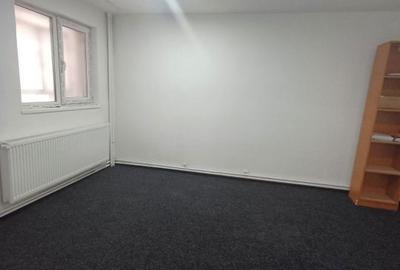 Spațiu comercial, de 45 mp, în Eroii Revoluției - 4
