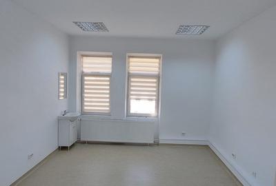 Caransebes - Sp. Birouri cu 7 camere - S:180mp - 3