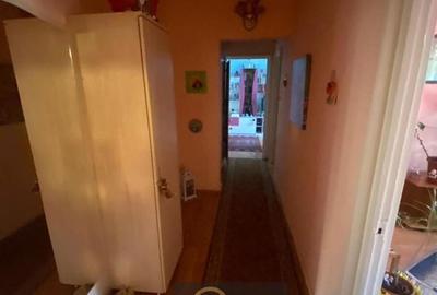 Apartament cu 3 camere semidecomandat în Central - 1