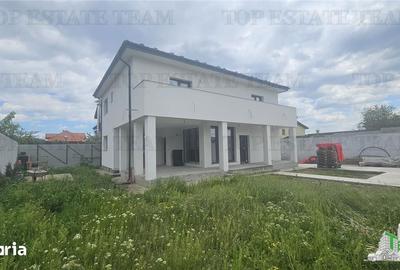 Casă cu 5 camere cu Teren 525 Mp în Central