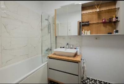 Apartament cu 3 camere decomandat, mobilat în Bucovina - 10