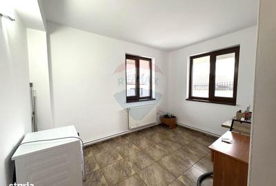 Casă cu 4 camere în Palazu Mare - 2