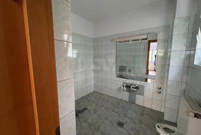 Casă cu 10 camere cu Teren 402 Mp în Lacul Tei - 8