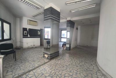 Spațiu comercial, de 180 mp, în P-ța Universității - 1